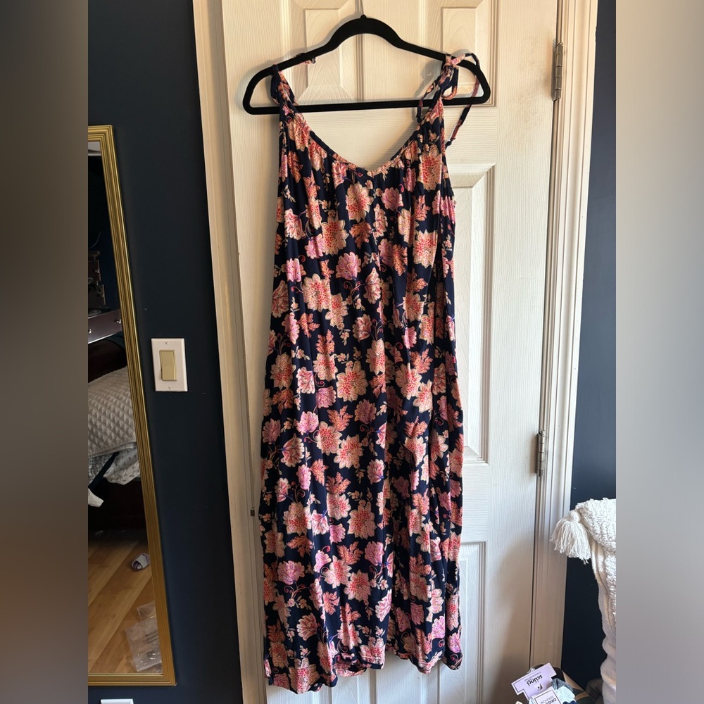Old navy floral maxi dress, relaxed flowy fit.